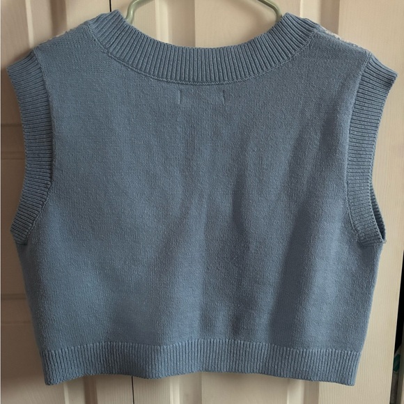 Cropped Blue Sweater Vest - Picture 3 of 3